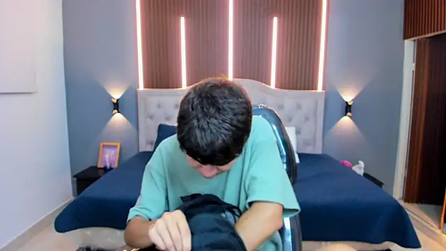 Tommy18   online show from November 2025 03:34:01 AM