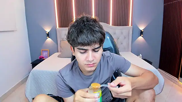 Tommy18   online show from February 2026 03:12:02 AM