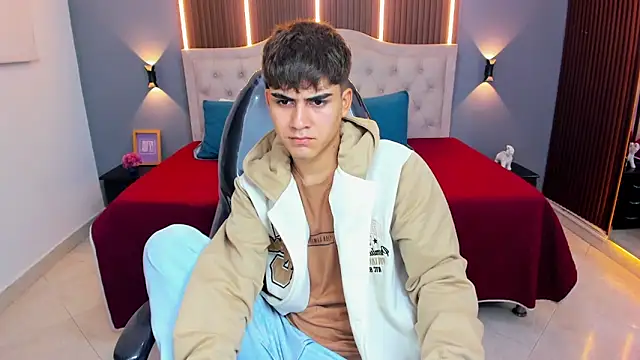 Tommy18   online show from February 2026 03:33:01 AM