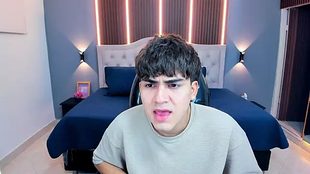 Snapshot of Tommy18__ chatting on April 2026 03:35:02 AM Tommy18 online show from April 2026 03:35:02 AM