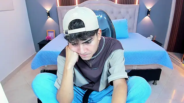 Snapshot of Tommy18__ chatting on April 2026 04:26:01 AM Tommy18 online show from April 2026 04:26:01 AM