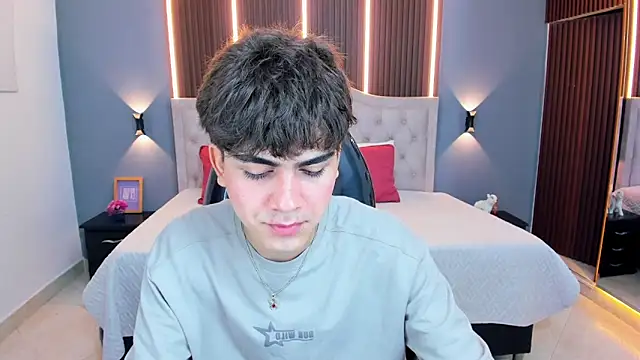 Snapshot of Tommy18__ chatting on May 2026 03:33:01 AM Tommy18 online show from May 2026 03:33:01 AM
