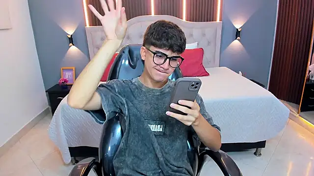 Snapshot of Tommy18__ chatting on May 2026 03:36:01 AM Tommy18 online show from May 2026 03:36:01 AM