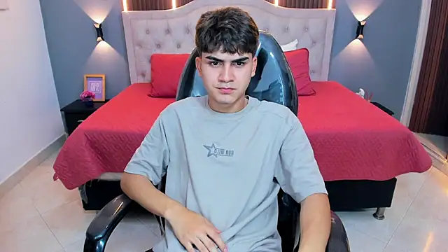 Snapshot of Tommy18__ chatting on May 2026 03:23:02 AM Tommy18 online show from May 2026 03:23:02 AM