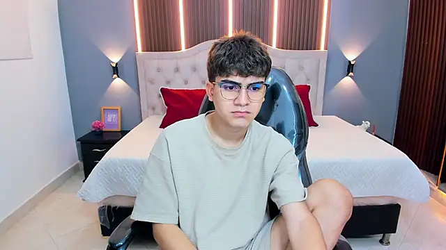Snapshot of Tommy18__ chatting on May 2026 03:25:02 AM Tommy18 online show from May 2026 03:25:02 AM