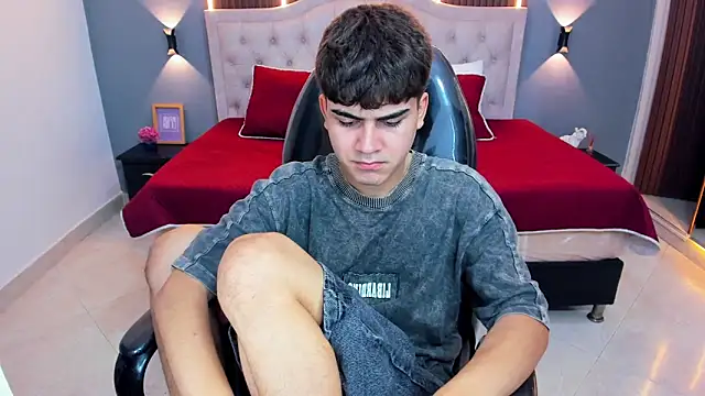 Snapshot of Tommy18__ chatting on May 2026 03:37:02 AM Tommy18 online show from May 2026 03:37:02 AM
