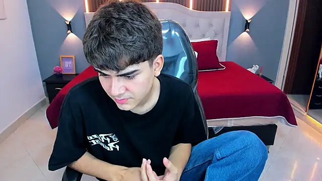 Snapshot of Tommy18__ chatting on May 2026 04:08:02 AM Tommy18 online show from May 2026 04:08:02 AM