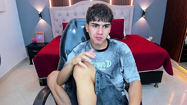 Snapshot of Tommy18__ chatting on May 2026 03:25:02 AM Tommy18 online show from May 2026 03:25:02 AM