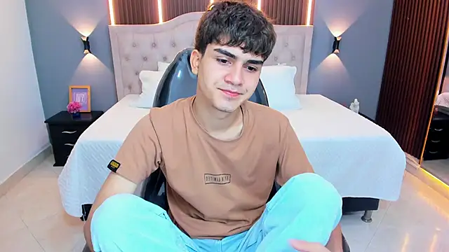 Snapshot of Tommy18__ chatting on May 2026 03:35:02 AM Tommy18 online show from May 2026 03:35:02 AM