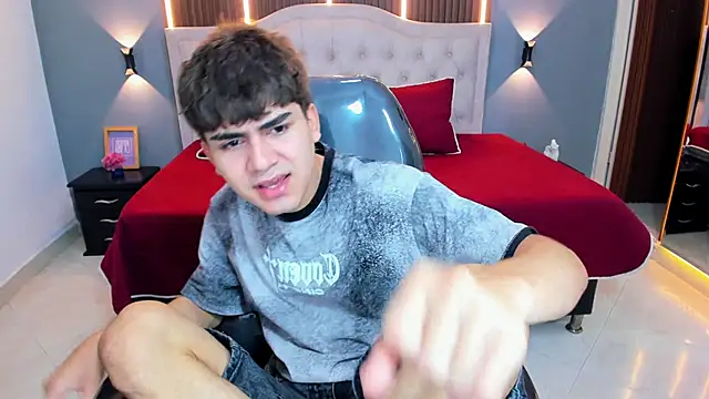 Snapshot of Tommy18__ chatting on May 2026 03:33:02 AM Tommy18 online show from May 2026 03:33:02 AM