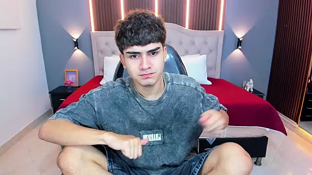 Snapshot of Tommy18__ chatting on June 2026 03:33:02 AM Tommy18 online show from June 2026 03:33:02 AM