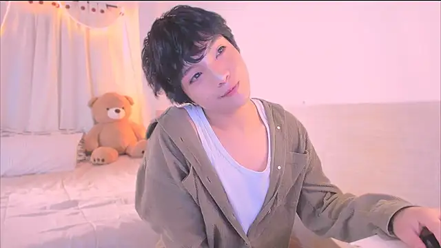 AllanYong18 online show from November 2025 12:38:01 PM