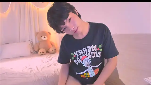 AllanYong18 online show from November 2025 02:00:01 PM