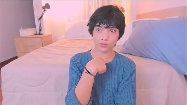 AllanYong18 online show from December 2025 05:12:02 AM