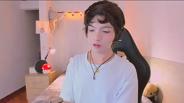 AllanYong18 online show from April 2026 08:52:02 AM