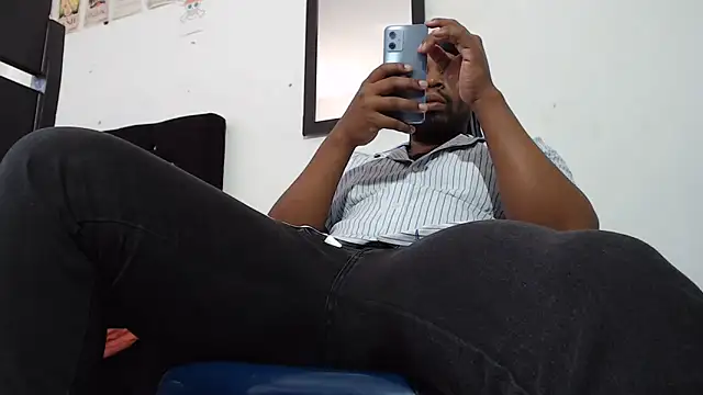 Snapshot of strong__anthony chatting on June 2026 04:05:02 PM strong anthony online show from June 2026 04:05:02 PM