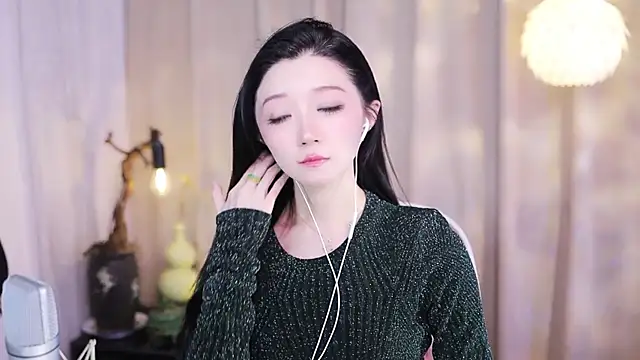 Snapshot of Zoe-99 chatting on February 2026 02:11:02 PM Zoe-99 online show from February 2026 02:11:02 PM