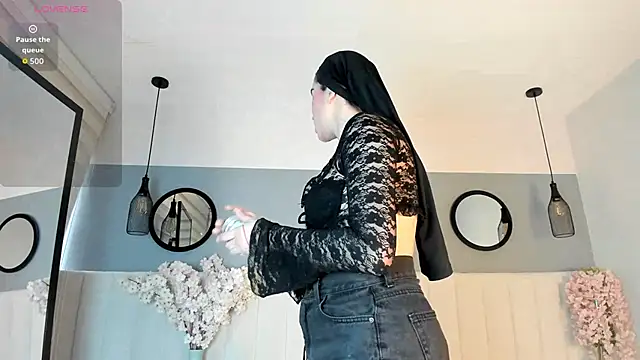 chelsea bolton  online show from March 2026 12:21:01 PM