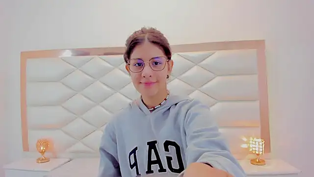 MiaQueen021 online show from January 2025 12:18:01 PM