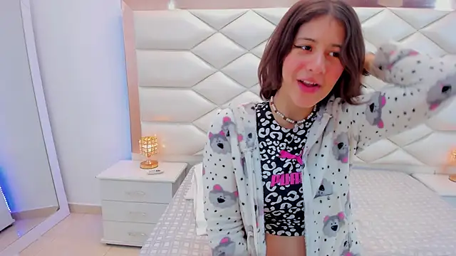 MiaQueen021 online show from January 2025 12:27:02 PM