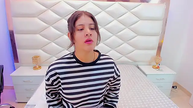 MiaQueen021 online show from January 2025 12:20:02 PM