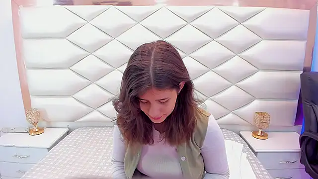 MiaQueen021 online show from February 2025 12:33:01 PM