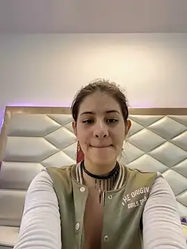 MiaQueen021 online show from February 2025 06:45:01 PM