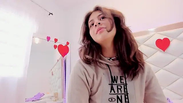 MiaQueen021 online show from February 2025 06:40:01 PM