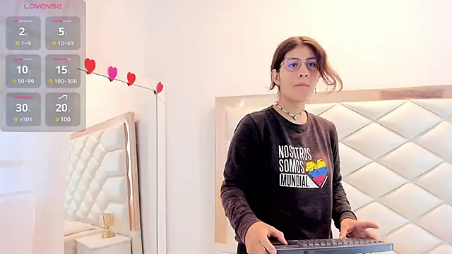 MiaQueen021 online show from February 2025 12:44:02 PM