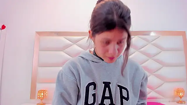 MiaQueen021 online show from March 2025 03:35:01 PM