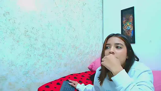 Rousse violett online show from March 2025 09:02:02 PM