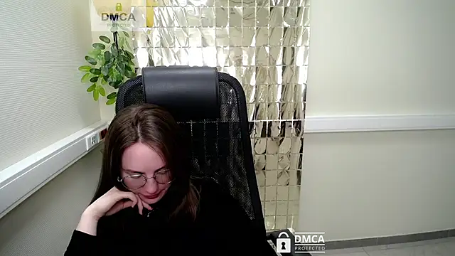 Snapshot of your_paradise_01 chatting on January 2025 10:15:02 AM your paradise 01 online show from January 2025 10:15:02 AM