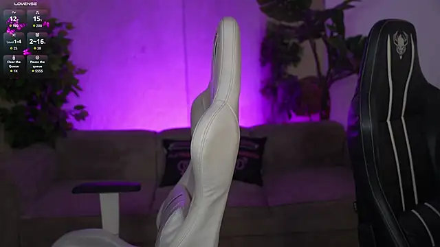 Snapshot of Lika_Secret_ chatting on October 2025 10:44:01 PM Lika Secret  online show from October 2025 10:44:01 PM