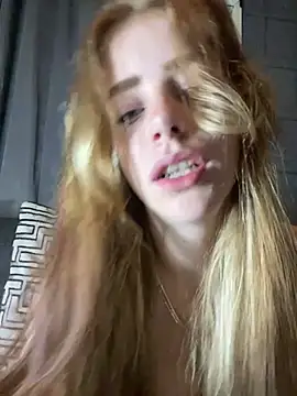 Snapshot of VioletxBlue chatting on June 2026 10:08:01 PM VioletxBlue online show from June 2026 10:08:01 PM