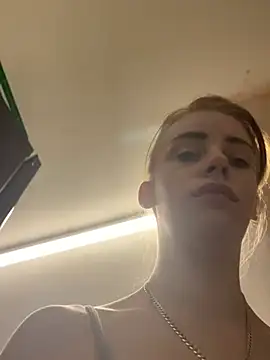 Snapshot of VioletxBlue chatting on July 2026 11:31:01 PM VioletxBlue online show from July 2026 11:31:01 PM