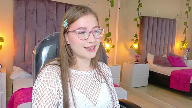 Snapshot of Dahlia_Rousse chatting on February 2026 06:31:02 AM Dahlia Rousse online show from February 2026 06:31:02 AM