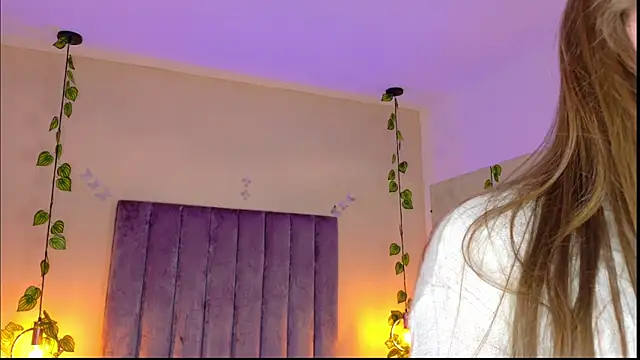 Dahlia Rousse online show from March 2026 06:14:01 AM