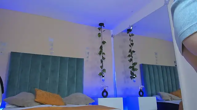 Dahlia Rousse online show from April 2026 11:08:02 AM