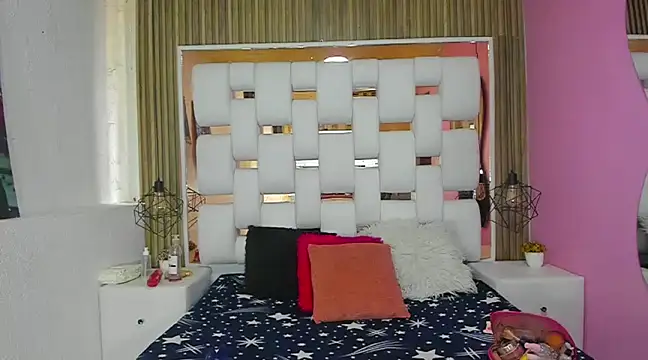 SolEvanss online show from February 2025 01:08:02 PM