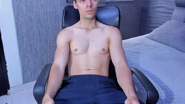 Snapshot of maxi_styles chatting on February 2026 01:05:02 PM maxi styles online show from February 2026 01:05:02 PM