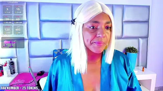 LovelyNickii online show from November 2025 01:03:01 PM