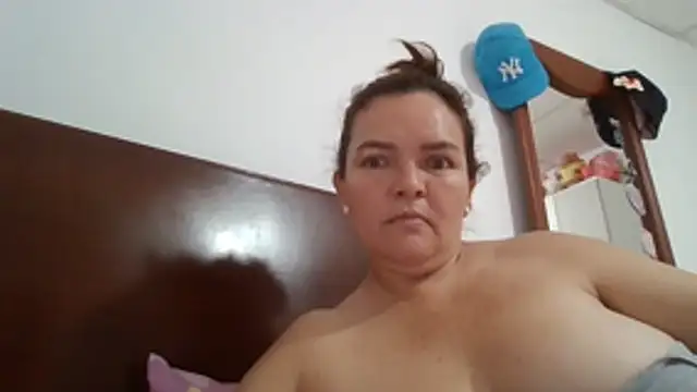 squirtlatinx online show from August 2026 12:21:01 PM