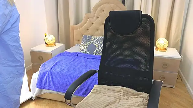 M I A M I A online show from December 2025 10:30:01 AM