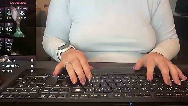 Snapshot of Teasingsarah chatting on November 2025 03:36:02 PM Teasingsarah online show from November 2025 03:36:02 PM