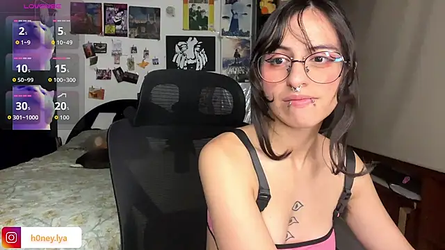 Snapshot of B0nnie_H0ney chatting on June 2026 12:54:02 AM B0nnie H0ney online show from June 2026 12:54:02 AM