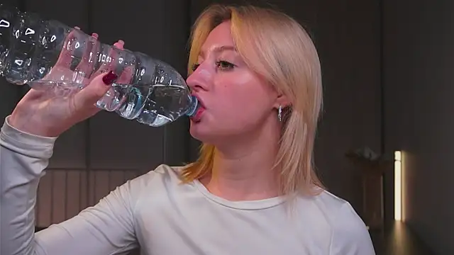 Snapshot of milasmiu chatting on September 2025 03:01:01 PM milasmiu online show from September 2025 03:01:01 PM