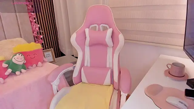 tamy xoo online show from November 2025 07:45:02 PM