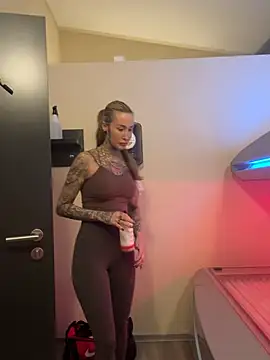 Snapshot of Black_sweet_Rose chatting on January 2026 04:22:01 PM Black sweet Rose online show from January 2026 04:22:01 PM