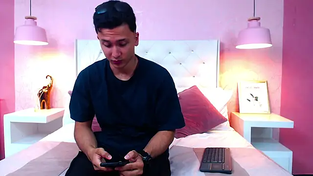 Snapshot of BrandonColee chatting on January 2025 12:26:01 PM BrandonColee online show from January 2025 12:26:01 PM