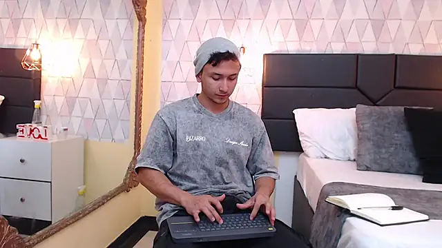 Snapshot of BrandonColee chatting on February 2025 06:33:01 PM BrandonColee online show from February 2025 06:33:01 PM